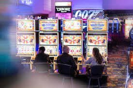 Live casino presentation on be 1998 with premium black and gold visual style